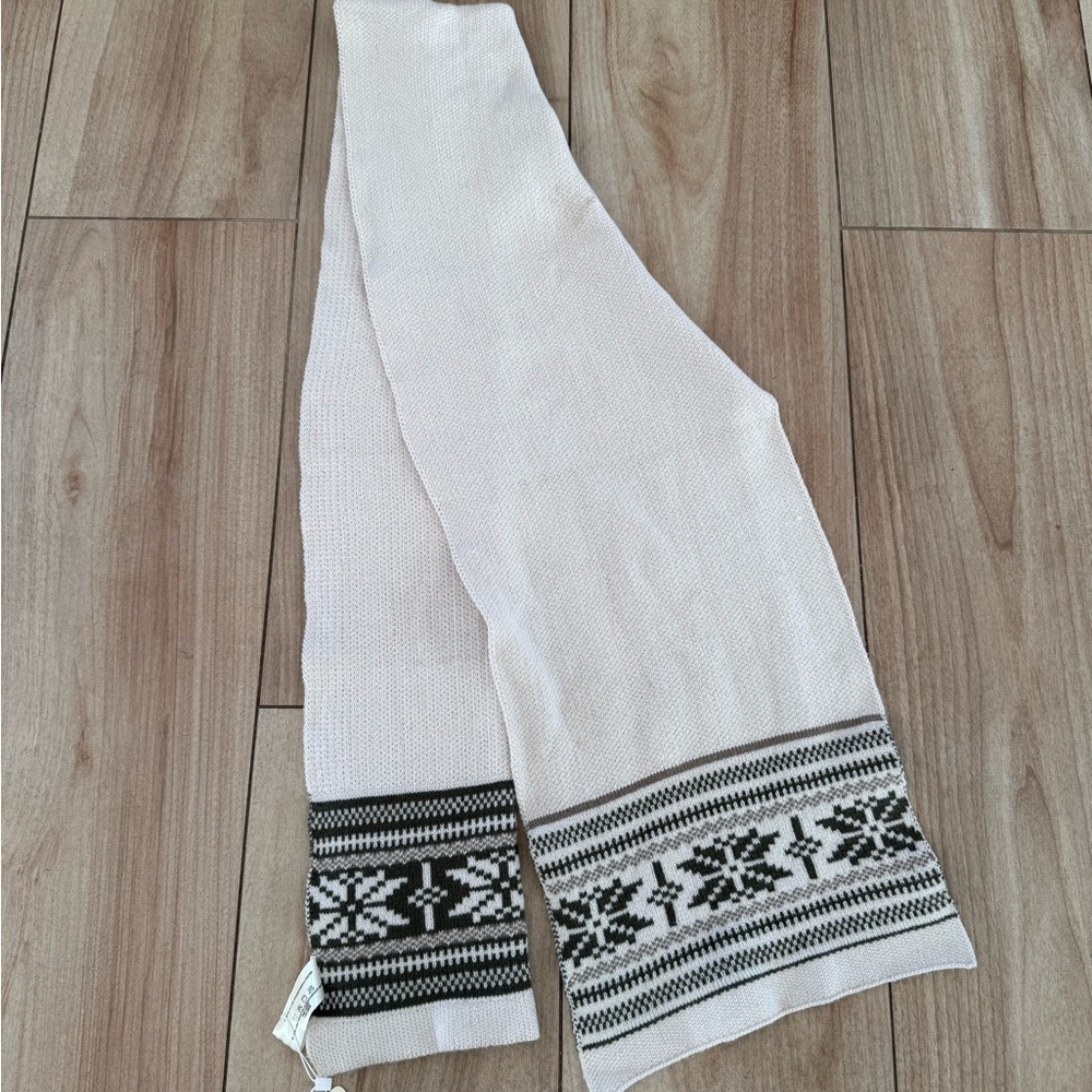 Simply Noelle Cozy Y2K White and Black Knit Scarf Snowflake Geometric Christmas